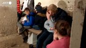 Ucraina, cittadini rifugiati in un seminterrato nella notte a Kiev