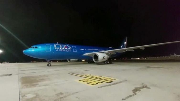 Ita dedica a Francesco Totti un Airbus A330