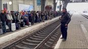 Ucraina, a Leopoli stazioni prese d'assalto dai cittadini in fuga