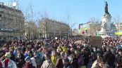 Ucraina, manifestanti si radunano a Parigi per protestare contro la guerra