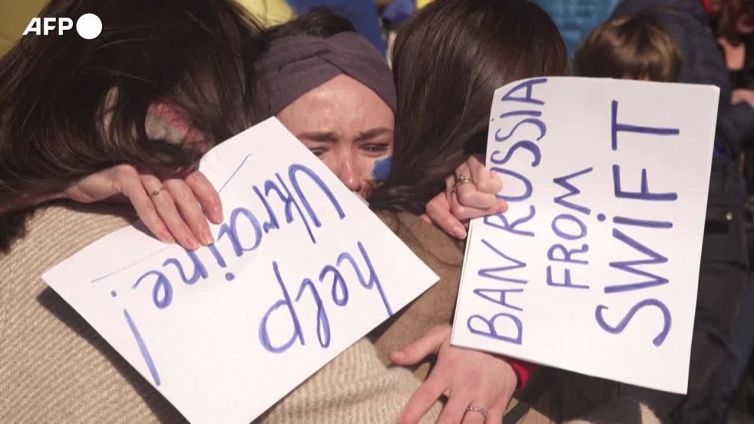 Ginevra, la protesta a sostegno dell'Ucraina al palazzo delle Nazioni Unite
