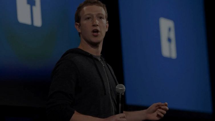Ucraina, la guerra corre anche sui social: le conseguenze su Facebook