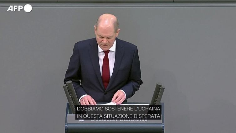 Ucraina, Scholz: "In gioco i confini, ma anche la democrazia"