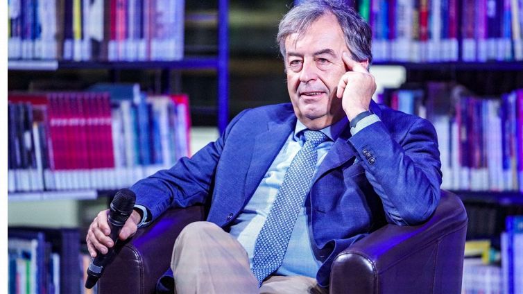 Covid, quanto guadagnano i virologi che ne parlano in TV
