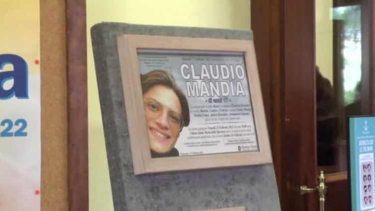 Morto a New York, centinaia per ultimo saluto a Claudio