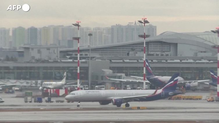 L'Ue chiude i cieli alla Russia e valuta lo stop alle navi