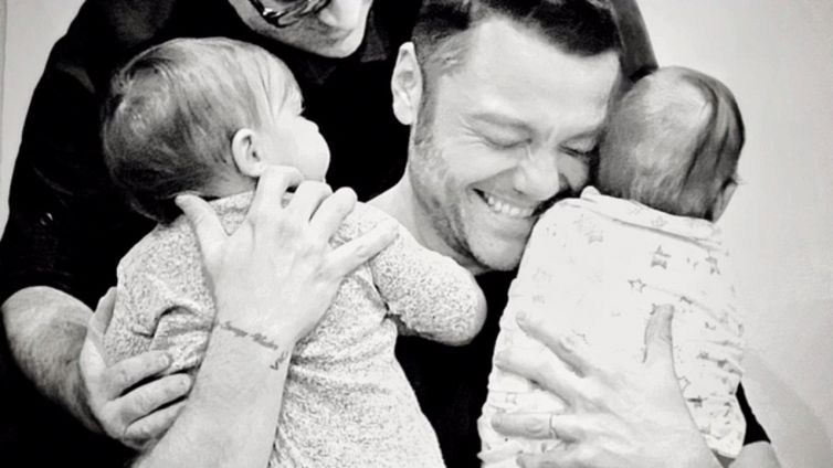 Tiziano Ferro e Victor Allen sono papà: i figli Margherita e Andres