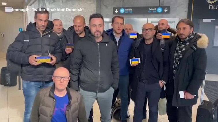 Ucraina, l'allenatore De Zerbi sulla via del ritorno: "Stop alla guerra subito"