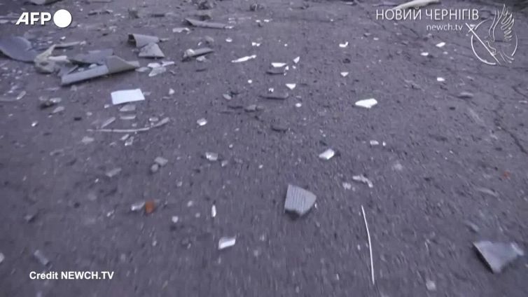 Ucraina, Chernihiv si sveglia distrutta dopo una notte di bombardamenti