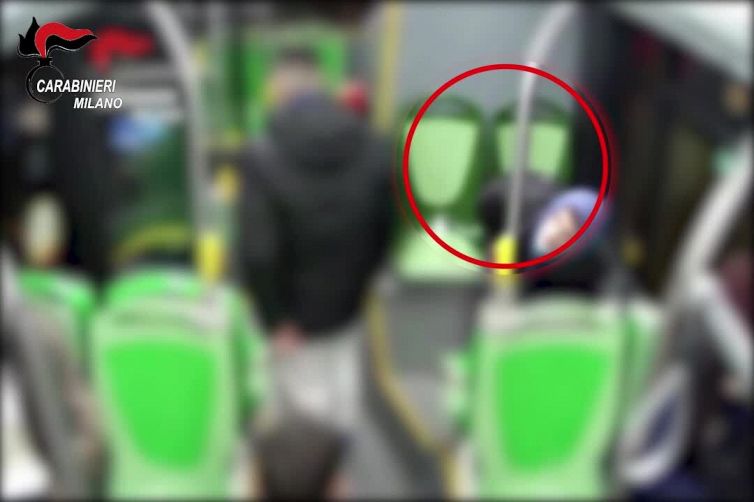 Milano, Carabinieri arrestano 8 minori della baby gang Z4