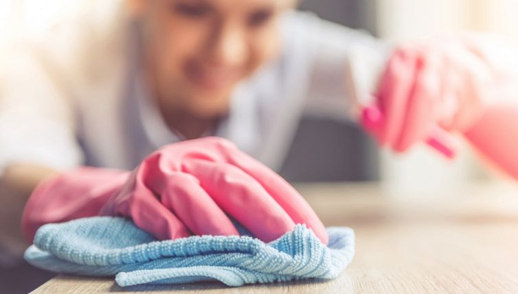 Pulizie, il trucco delle ‘mosche’ per avere sempre casa pulita