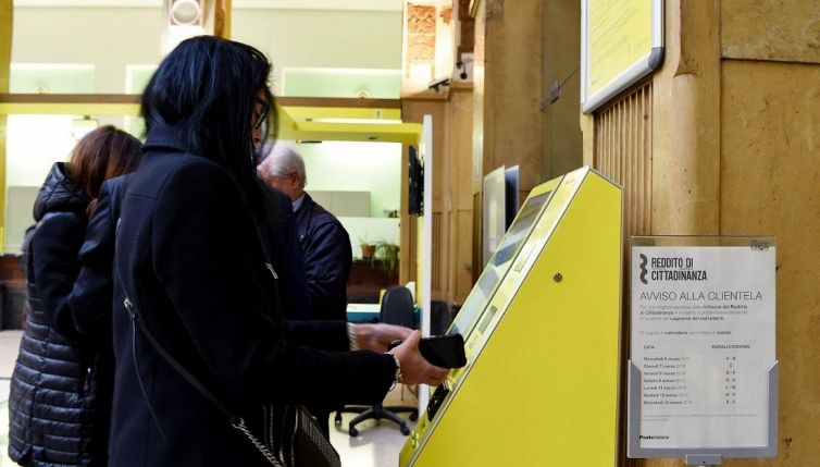 Reddito di cittadinanza, perché i servizi sono sospesi