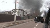 Ucraina, casa in fiamme per i bombardamenti russi