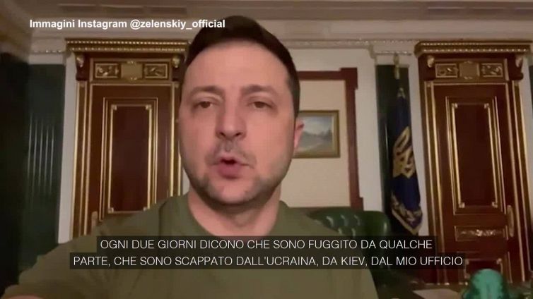 Ucraina, Zelensky: "Non sono fuggito, resto al mio posto a lavorare"