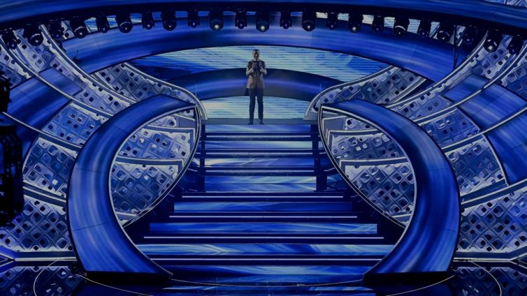 Sanremo 2023-24, svelato il presentatore e il suo compenso
