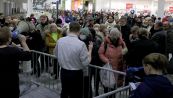 Multinazionale chiude negozi in Russia: punti vendita presi d’assalto