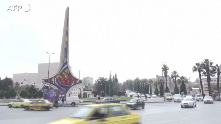 Ucraina, cartelloni di Putin e Assad riempiono Damasco: la Siria si schiera con la Russia