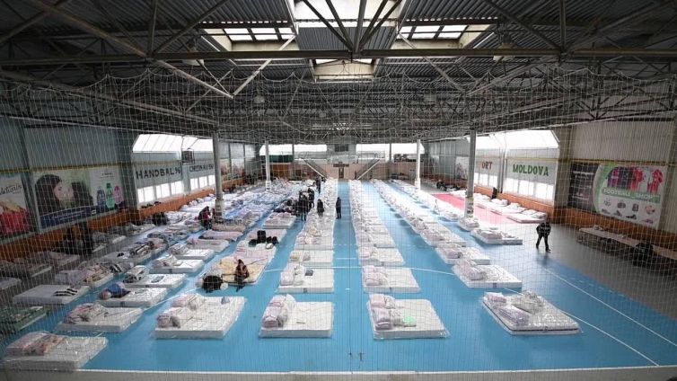 Ucraina, a Chisinau i profughi ospitati in un campo di pallamano