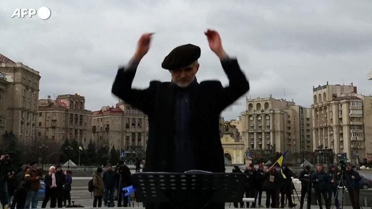 Ucraina, il concerto dell'orchestra classica di Kiev in piazza Maidan