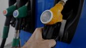 Benzina, sale ancora il prezzo: le accise e l'appello del Codacons