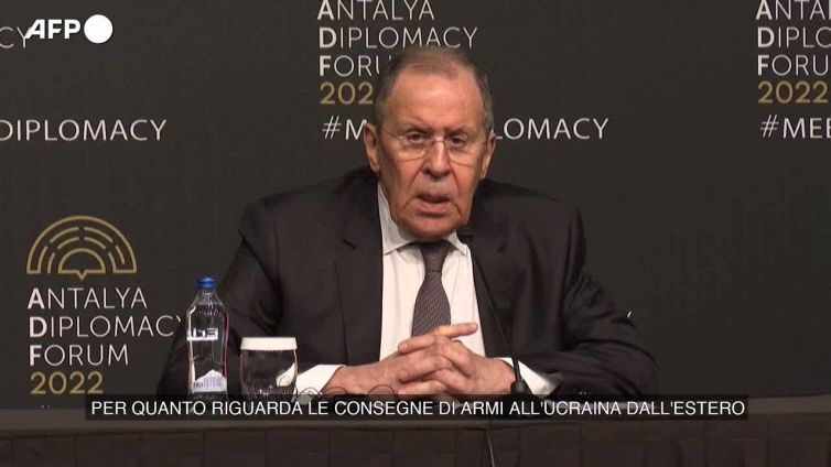 Ucraina, Lavrov: "L'Europa agisce pericolosamente fornendo armi"
