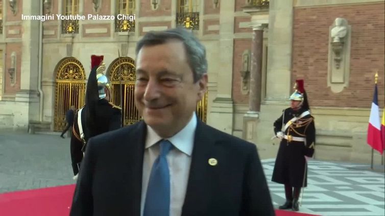Draghi: "L'Italia non e' in recessione, affrontare subito le strozzature"
