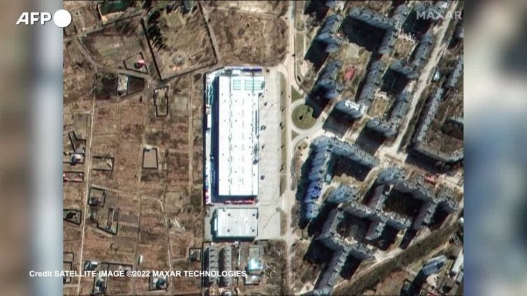 Ucraina, centro commerciale distrutto a Chernihiv