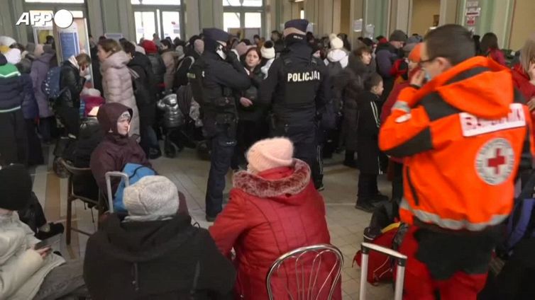 Ucraina, l'attesa dei profughi alla stazione del confine polacco