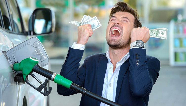 Fai spesso il pieno di benzina? Stai sbagliando: non risparmi!