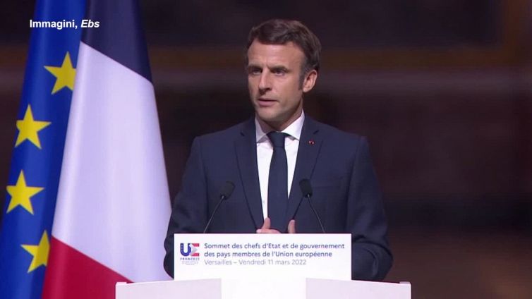 Macron: "Noi non siamo in guerra, ma non escludiamo nuove sanzioni"