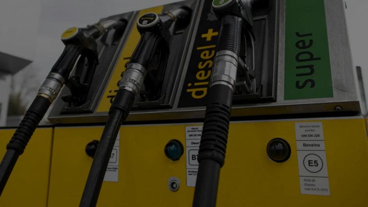 Caro carburante, le app che dicono dove costa meno