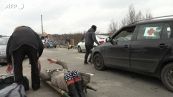 Ucraina, a Irpin gli abitanti restano per prendersi cura degli animali