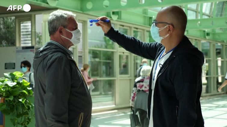 Virus corre piu' al centro sud, focolai negli ospedali della Sicilia