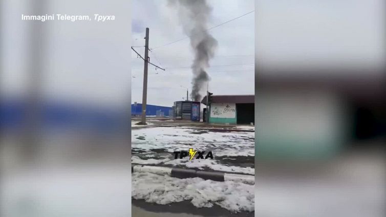 Bombardata Kharkiv, edifici distrutti e crateri enormi