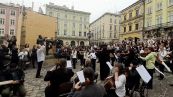 Ucraina: Leopoli, un concerto in piazza per aiutare la popolazione
