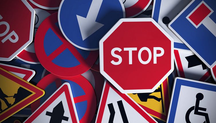 La regola del codice della strada che aiuta a risparmiare benzina