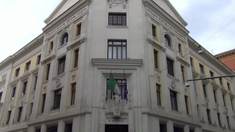 Inflazione 2022 gia' al 4,3%: "Stangata da 2.300 euro"