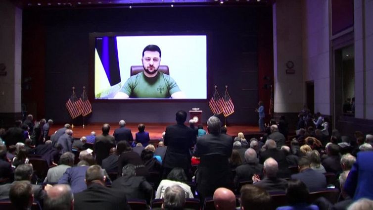 Spiragli nei negoziati ma Kiev rifiuta il modello Svezia