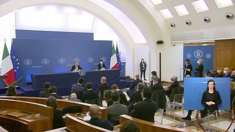 Ucraina, Draghi: "Con armi e sanzioni difendiamo loro e noi stessi"