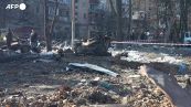 Ucraina, Kiev: bombardato edificio residenziale nel quartiere di Podil, un morto