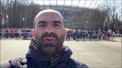 Centinaia di rifugiati in fila allo stadio di Varsavia per ottenere il Pesel