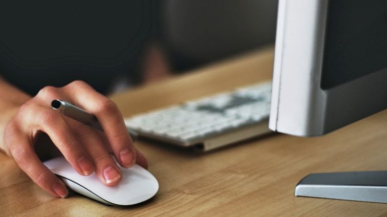 Anche il web danneggia l’ambiente: 5 consigli per inquinare meno