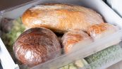 Riscaldi il pane surgelato nel forno a microonde? L’errore