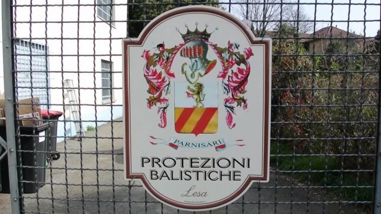 Ucraina, crescono le vendite dei giubbotti antiproiettile: "Speriamo salvino delle vite"