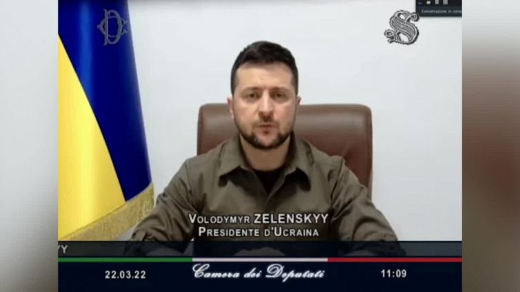 Zelensky: "Sono 117 i bambini uccisi, i morti nelle fosse comuni"