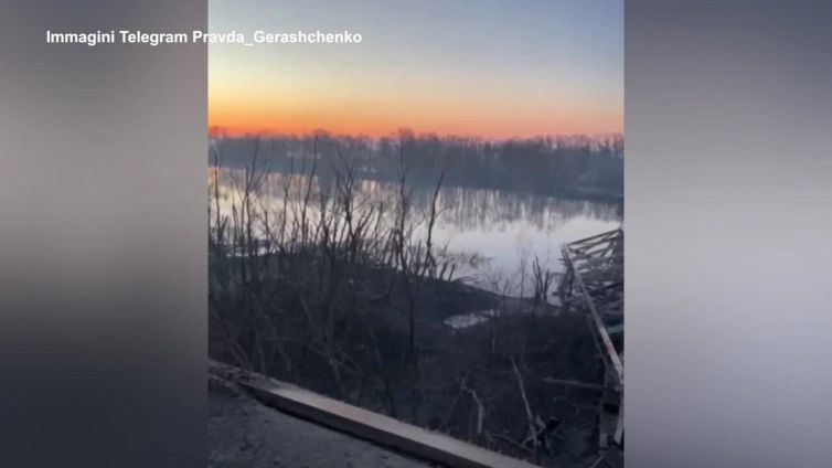 Colpito un ponte a Chernihiv cruciale per gli aiuti