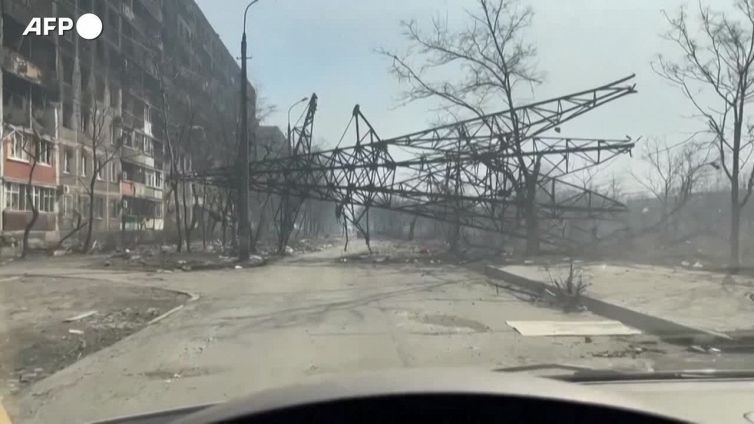 Ucraina: in viaggio dentro Mariupol, la citta' distrutta dai bombardamenti