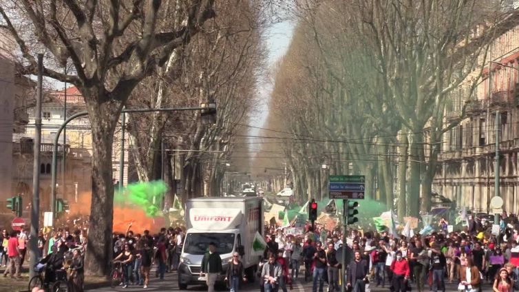 Friday For Future in marcia per il clima e contro la guerra