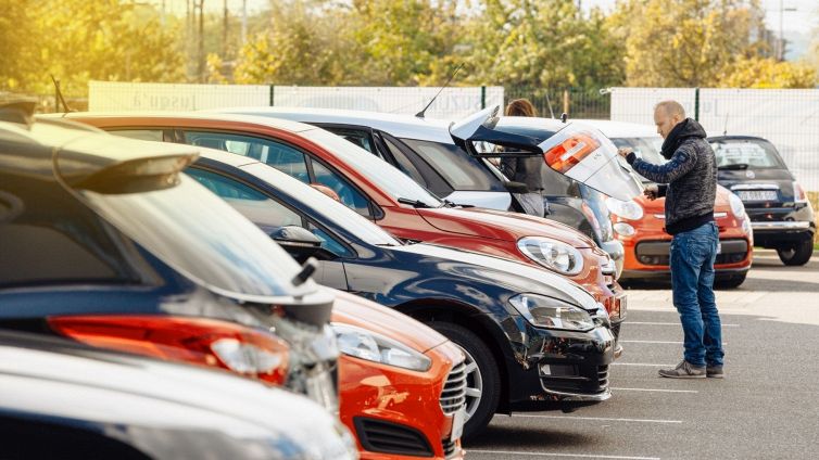 Acquisto di un'auto nuova, cosa succede al settore