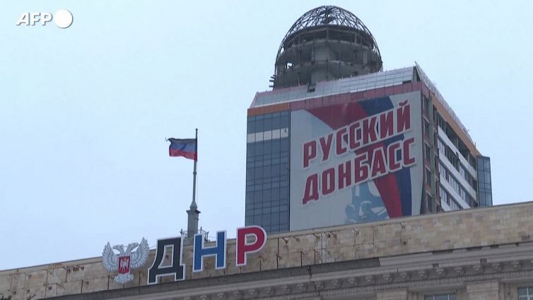 Mosca cambia strategia e punta al Donbass